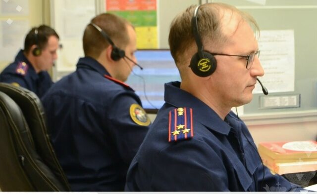 Многодетной семье в Пудоже взамен аварийного жилья предложили разные комнаты в общежитии