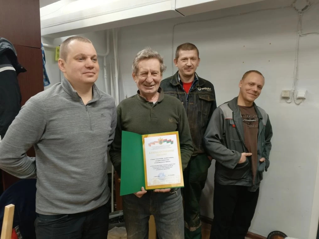 Незаменимого слесаря-сантехника из Сегежской ЦРБ поздравили с юбилеем