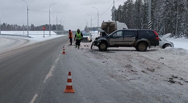 Проезд ограничен по трассе в Карелии из-за дорожной аварии