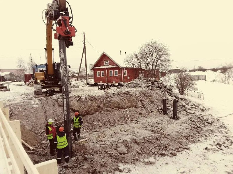 В деревне Тукса строители демонтировали аварийный мост