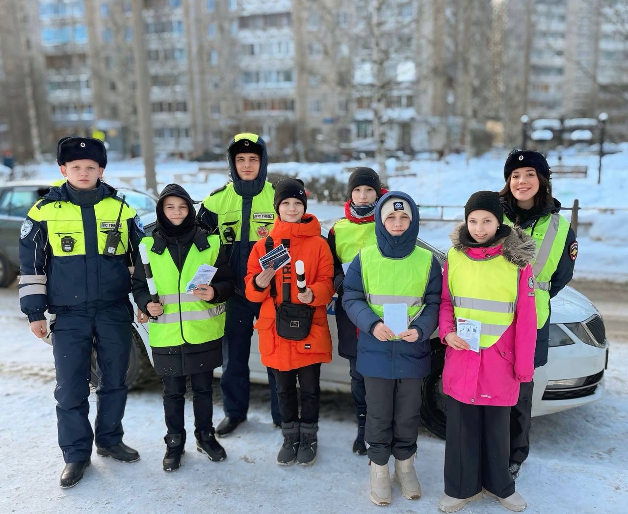 Активисты лицея в Петрозаводске встали на защиту маленьких пассажиров