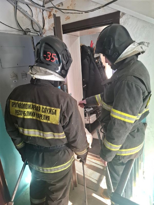 Захлопнулась дверь: в Олонце малыш оказался один в квартире