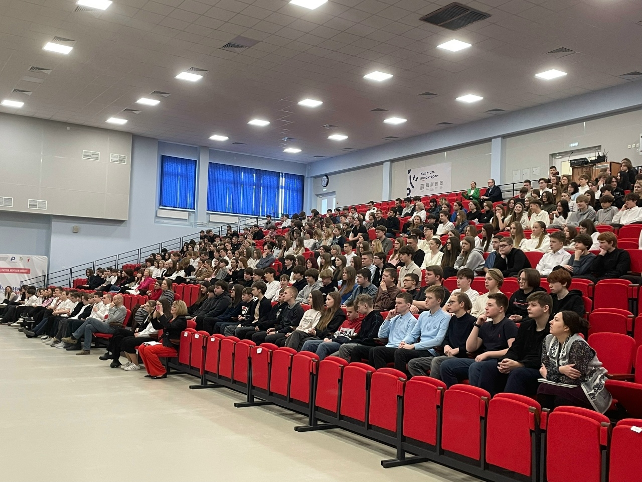 «Ночные волки» провели с учениками урок мужества в школе Карелии