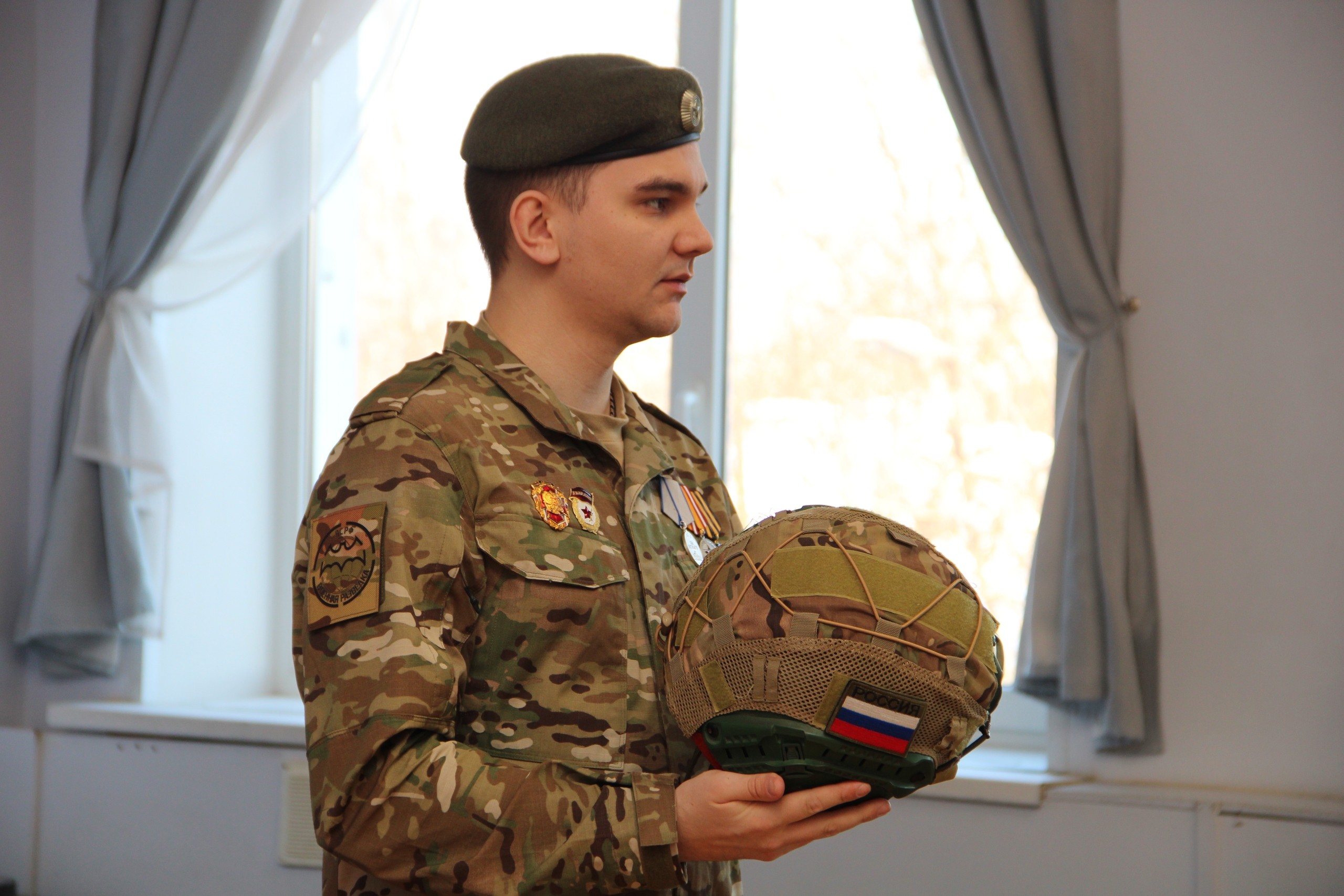 Запустили дрон, изучили современные мины: в школе Петрозаводска прошел необычный урок мужества