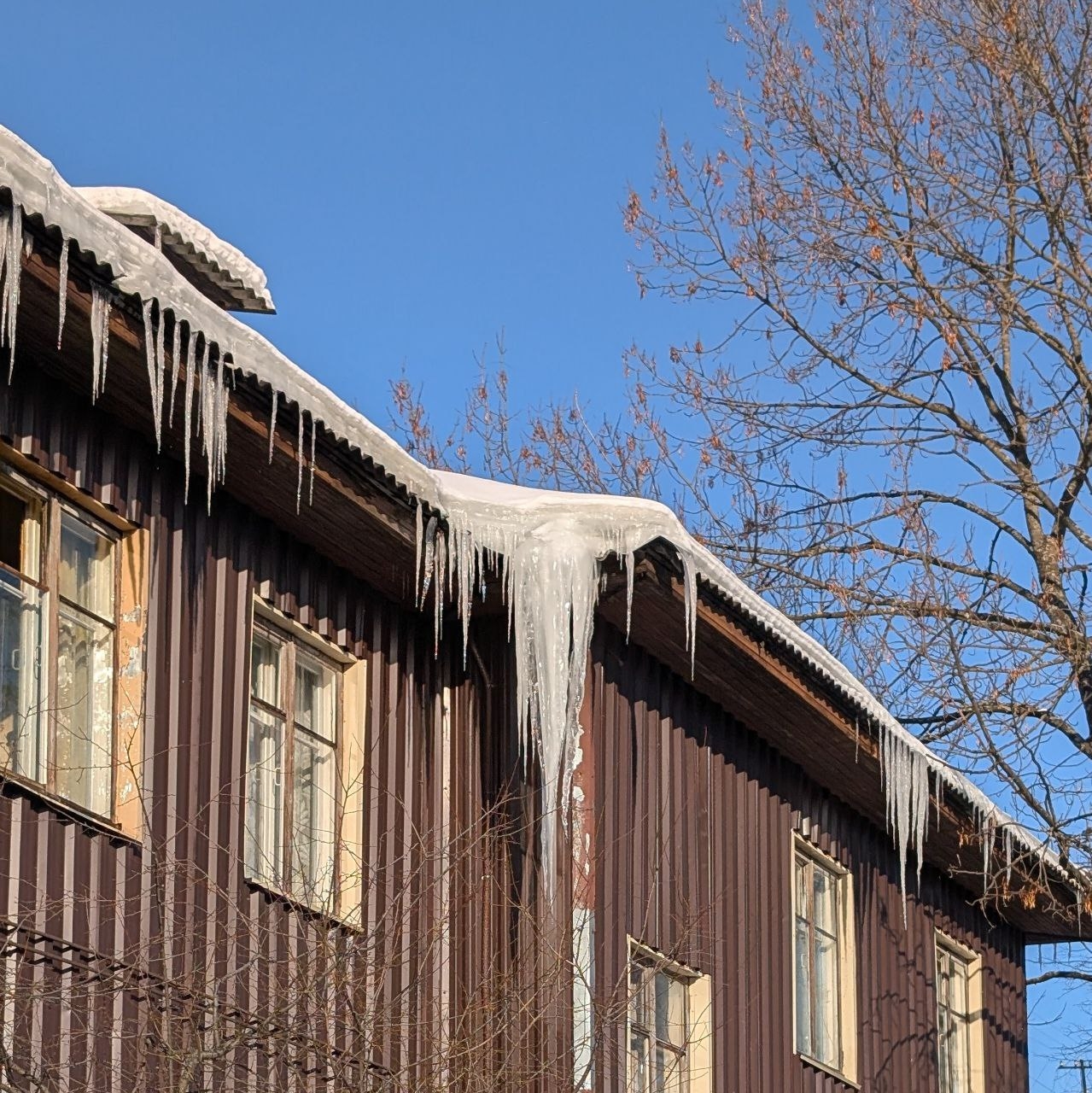 До 1 марта все управляшки должны почистить крыши в Карелии