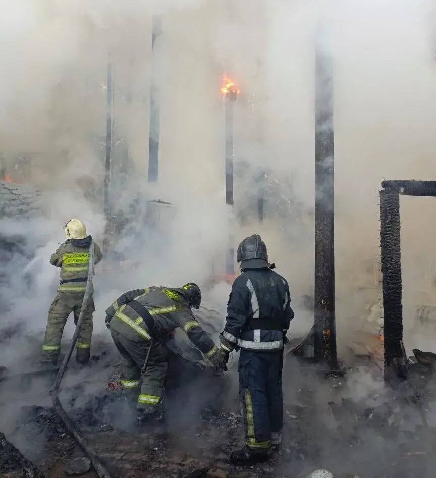 Из-за пожара в одном из дачных кооперативов под Петрозаводском могли сгореть несколько построек