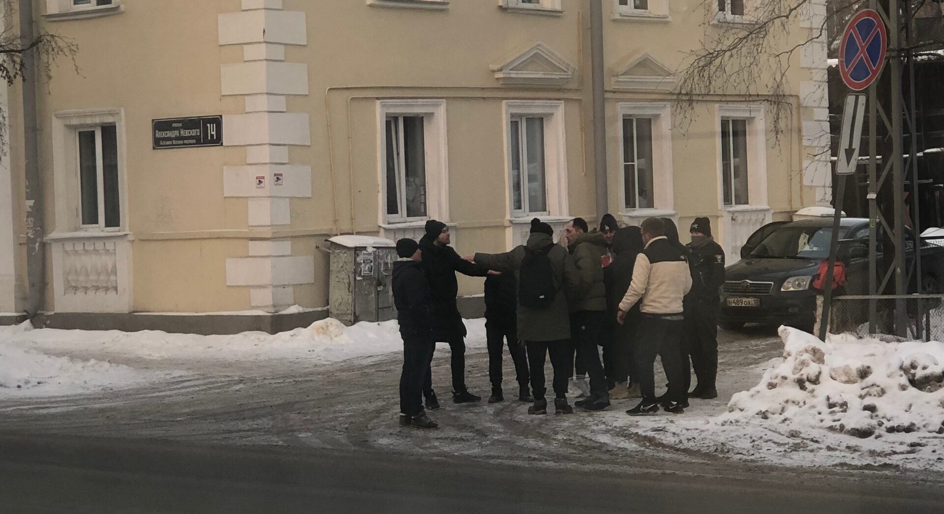 «Туалет прямо на улице»: жители Зареки в Петрозаводске пожаловались на злачный бар