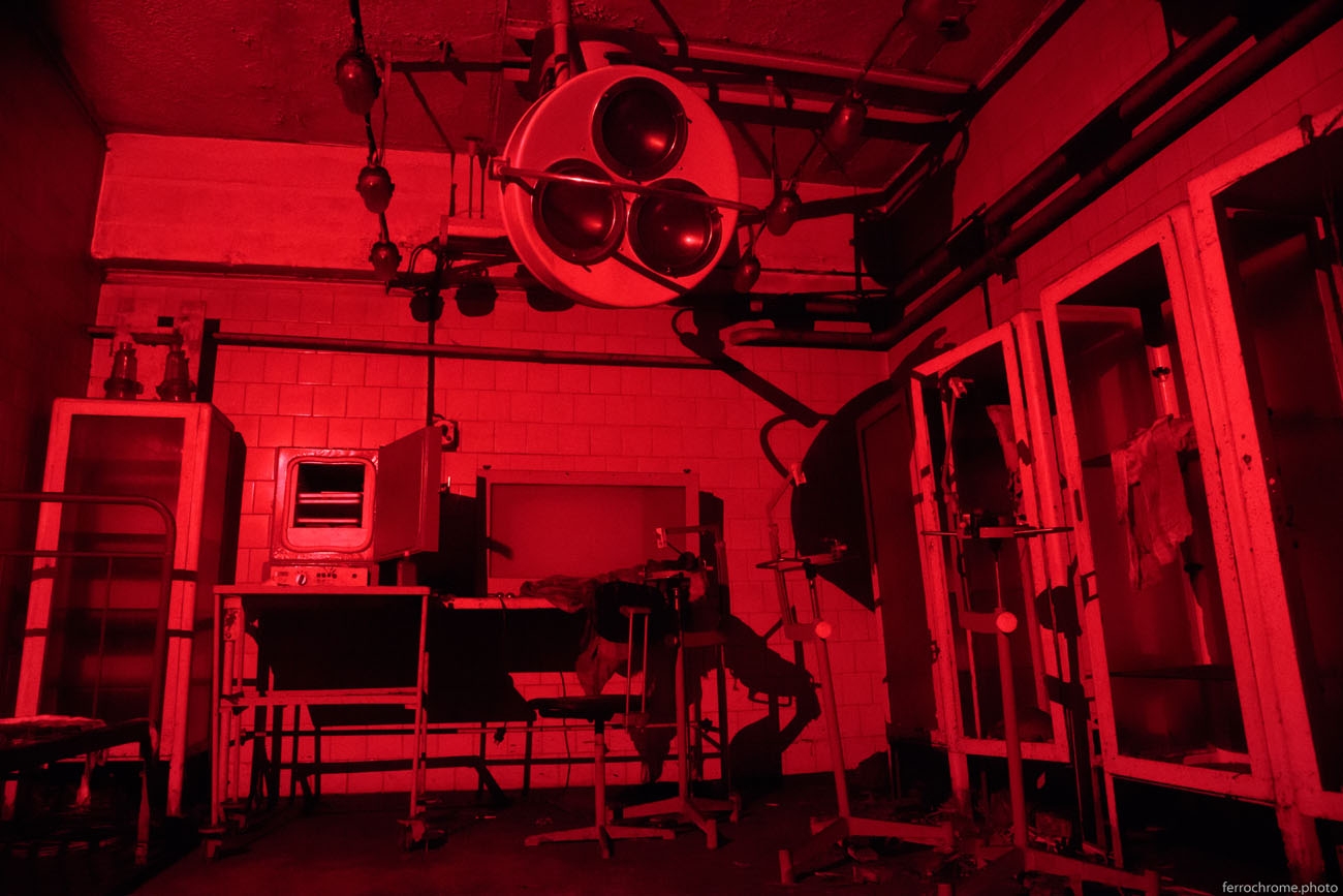 Исследователи севера нашли операционную в заброшенном бомбоубежище