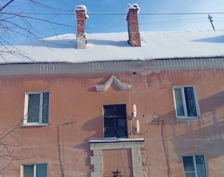 Суд отказал, чиновники предложили «развалюхи»: история дома в Надвоицах