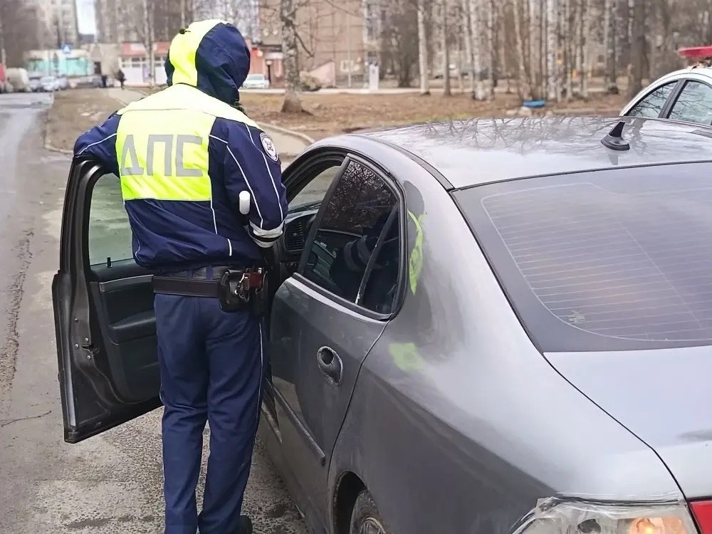 Водителей-нарушителей, которым правила не указ, оштрафовали в Петрозаводске