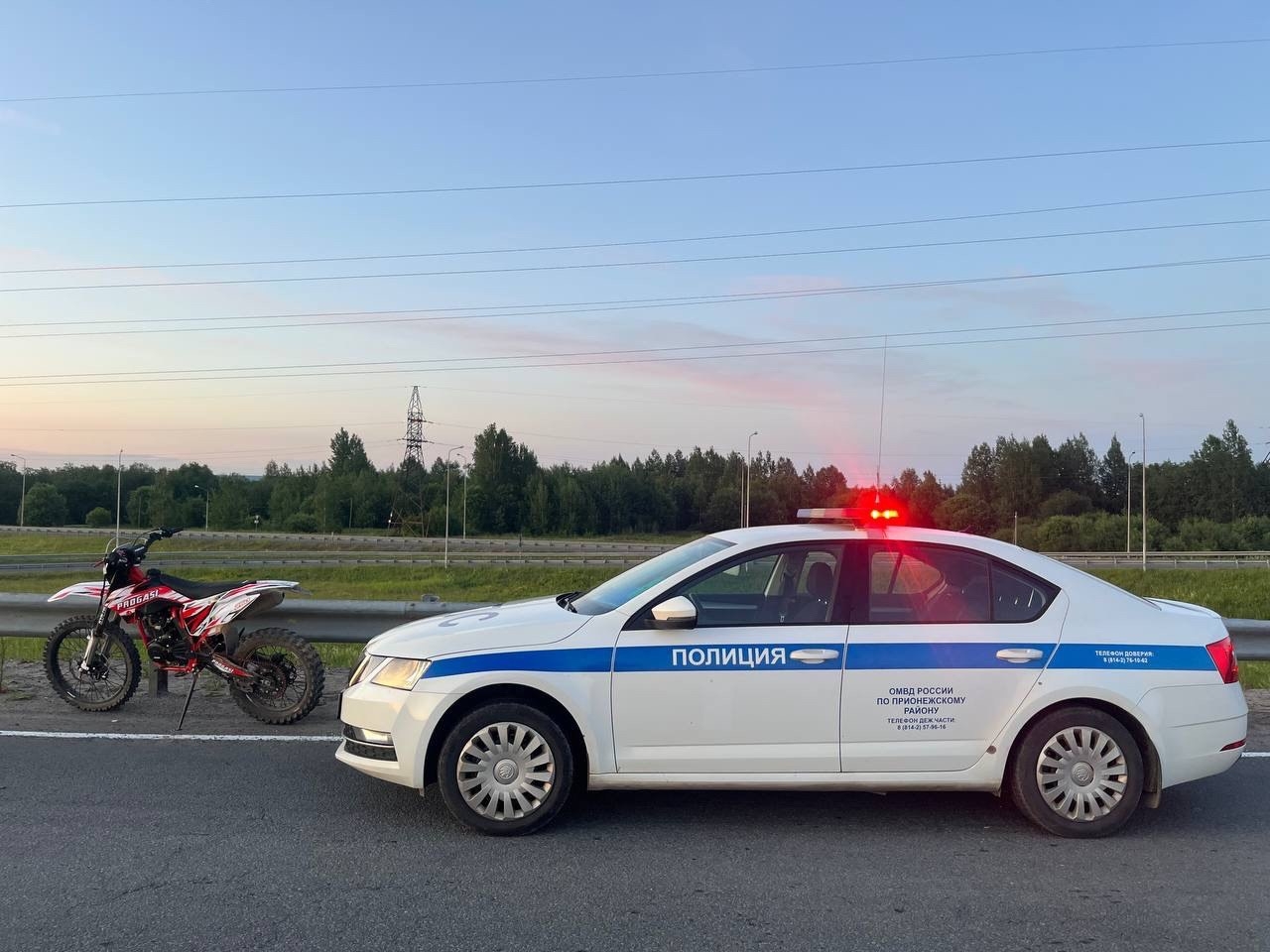 Отцу грозит 30 тысяч штрафа за то, что сын сел за руль мопеда без прав и номеров