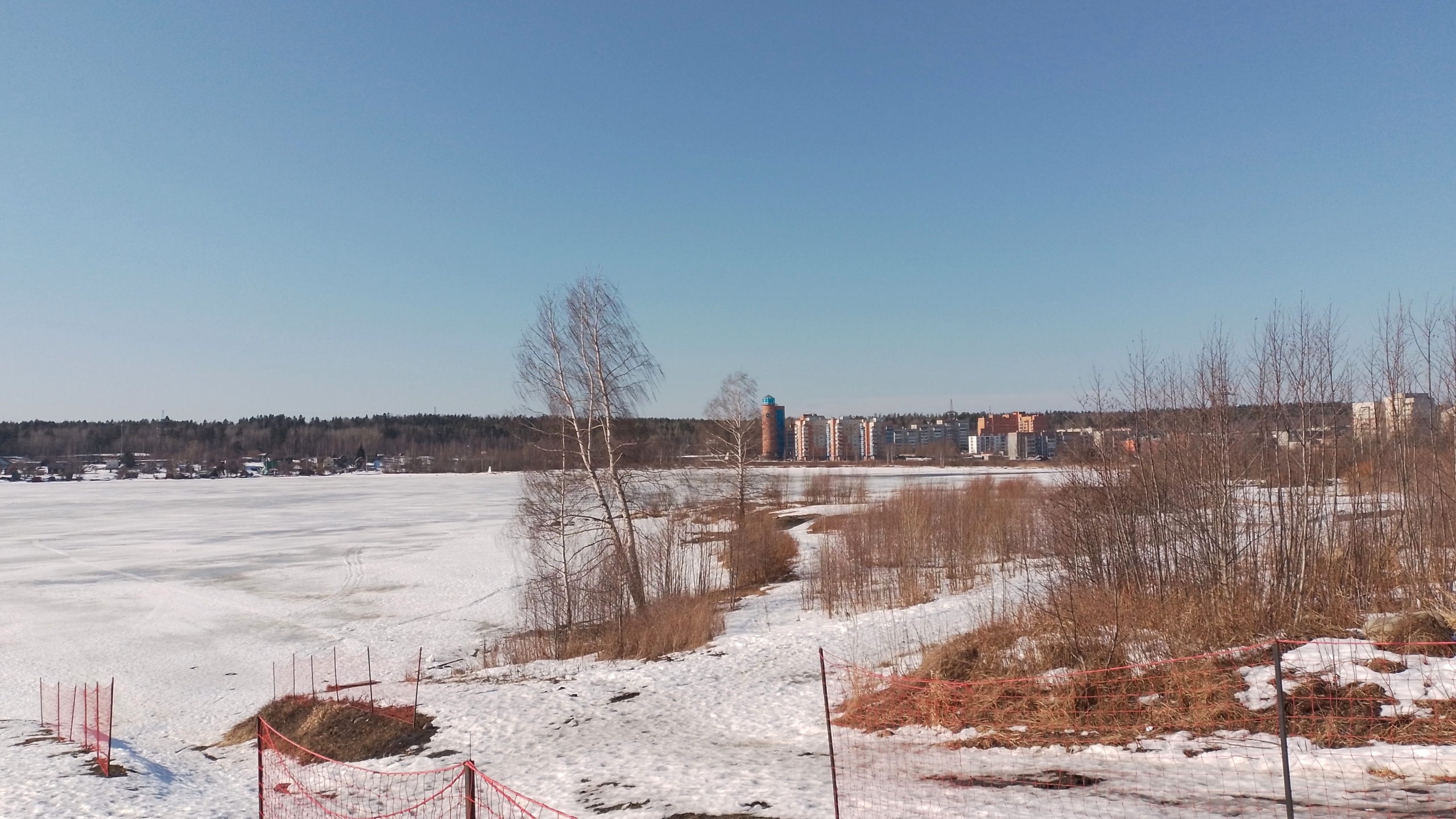 На месте предполагаемой набережной в Кондопоге строят туристические дома