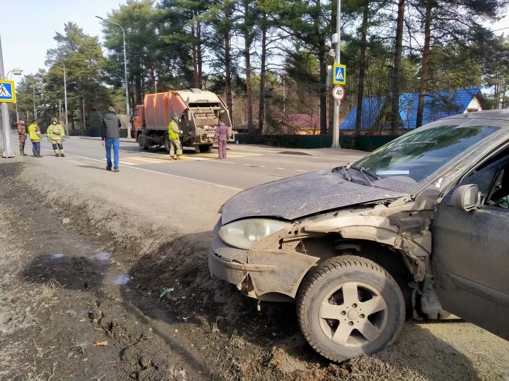 В Деревянном столкнулись два автомобиля, обошлось без жертв
