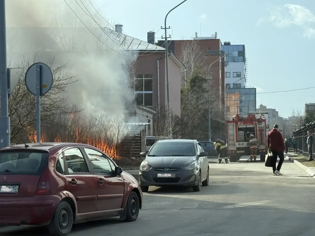 Пожар произошёл среди бела дня в центре Петрозаводска