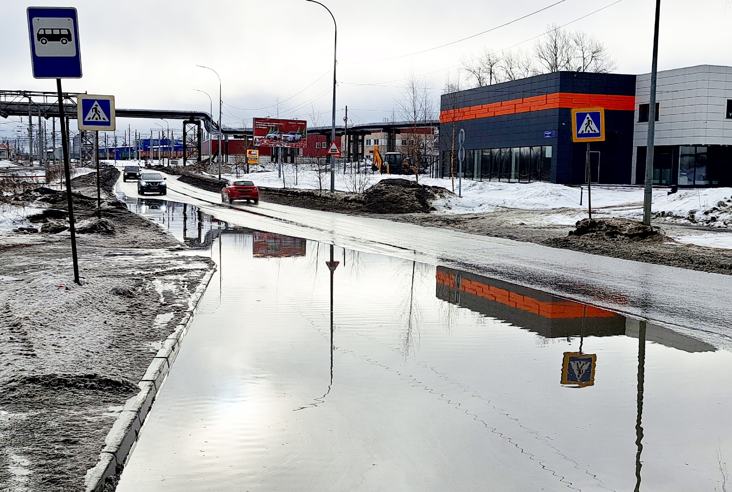 «Вплавь?» - петрозаводчане жалуются на затопленную дорогу к железнодорожному переходу