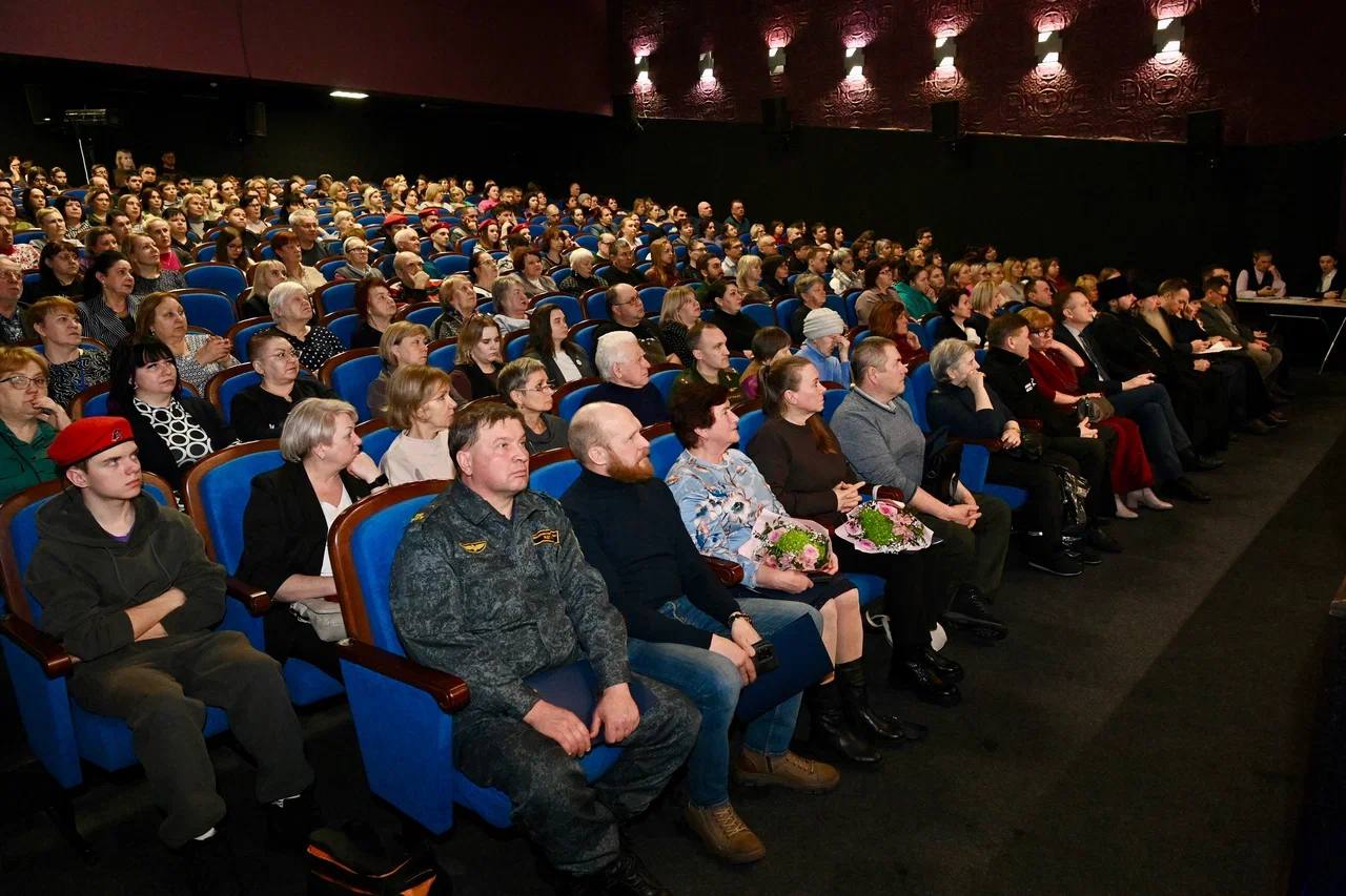 Ремонт объектов образования и культуры – о чем жители Беломорского округа спрашивали Главу Карелии