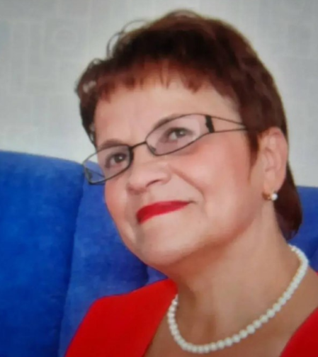 Министр здравоохранения поздравил заслуженного врача Татьяну Ипполитову с юбилеем