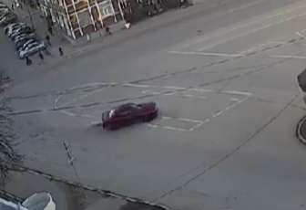 Водитель устроил опасный дрифт в центре Петрозаводска