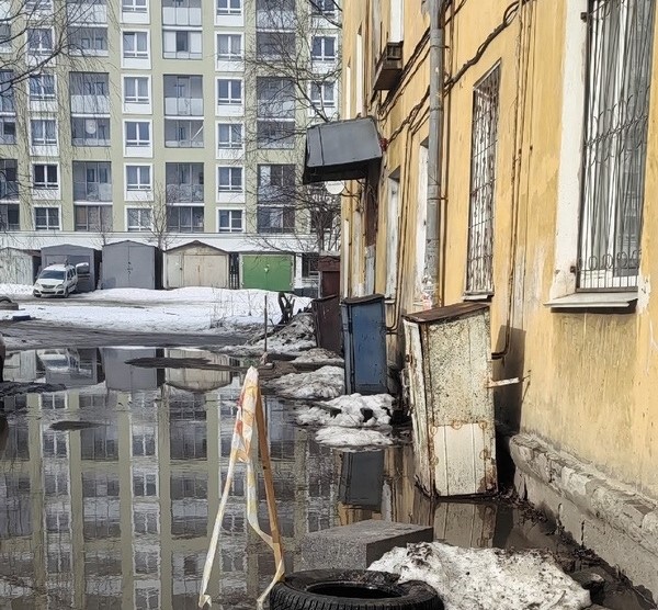 Подвала нет, вода под квартирами, УК не отвечает