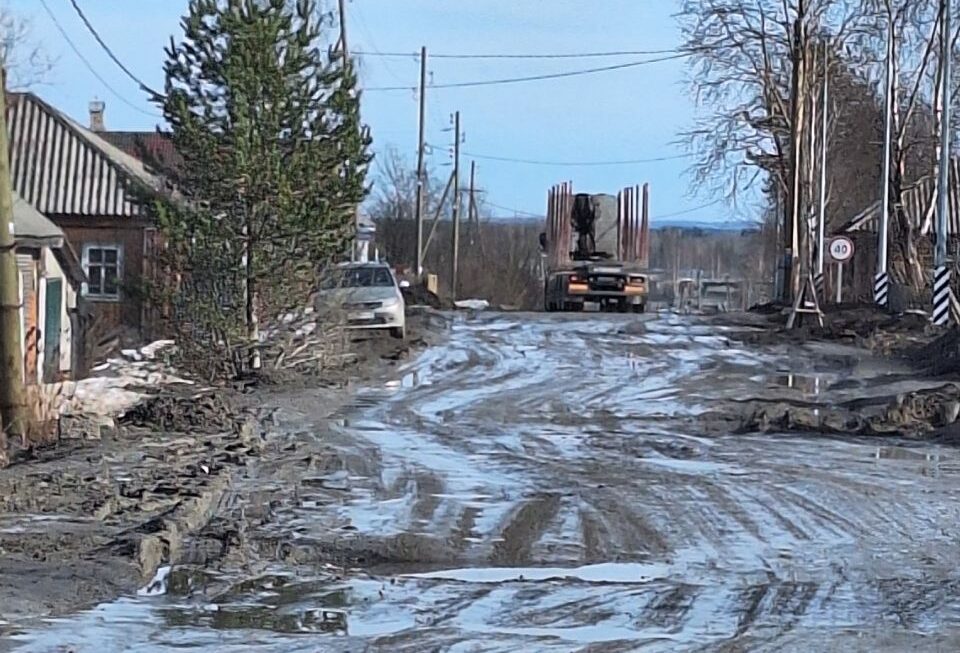 Улица Полевая превратилась в кашу в Пудоже