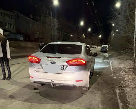 Женщины-водители в Петрозаводске массово пробивают колеса на дорогах, а дорожные инспекторы им помогают