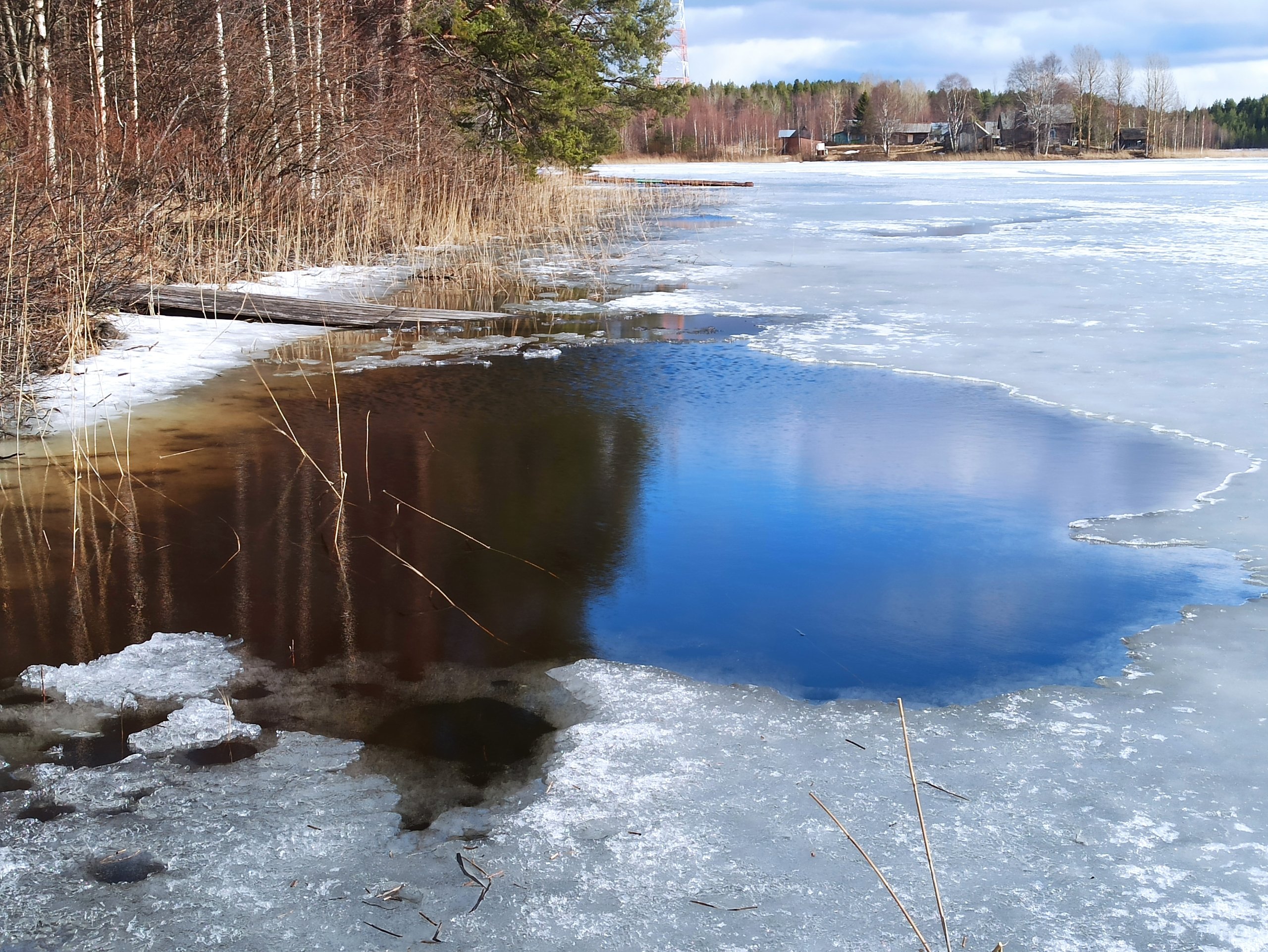 Рыбаков просят дождаться открытой воды