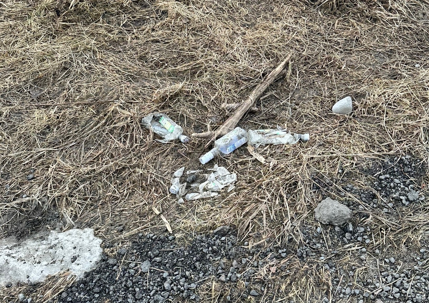 В Соломенном предупреждают любителя выпить и намусорить