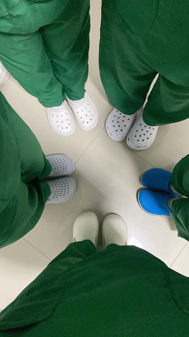 Минздрав России представил новую шестицветную форму для медиков