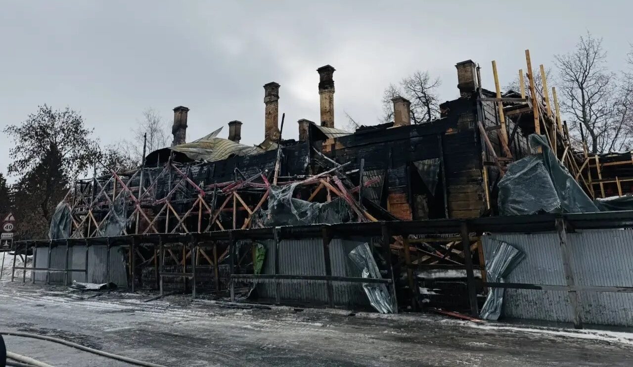 Показали, что осталось от Дома горного начальника дома в Петрозаводске после пожара