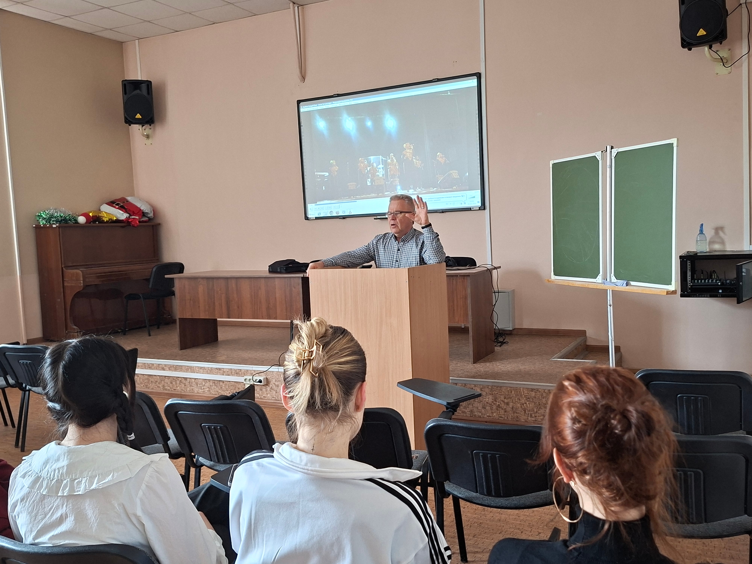 Студенты ПетрГУ изучили эволюцию англо-американской музыки в Петрозаводске