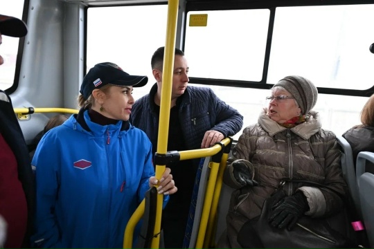 Колыхматова проехала вместе с жителями Петрозаводска по новому автобусному маршруту