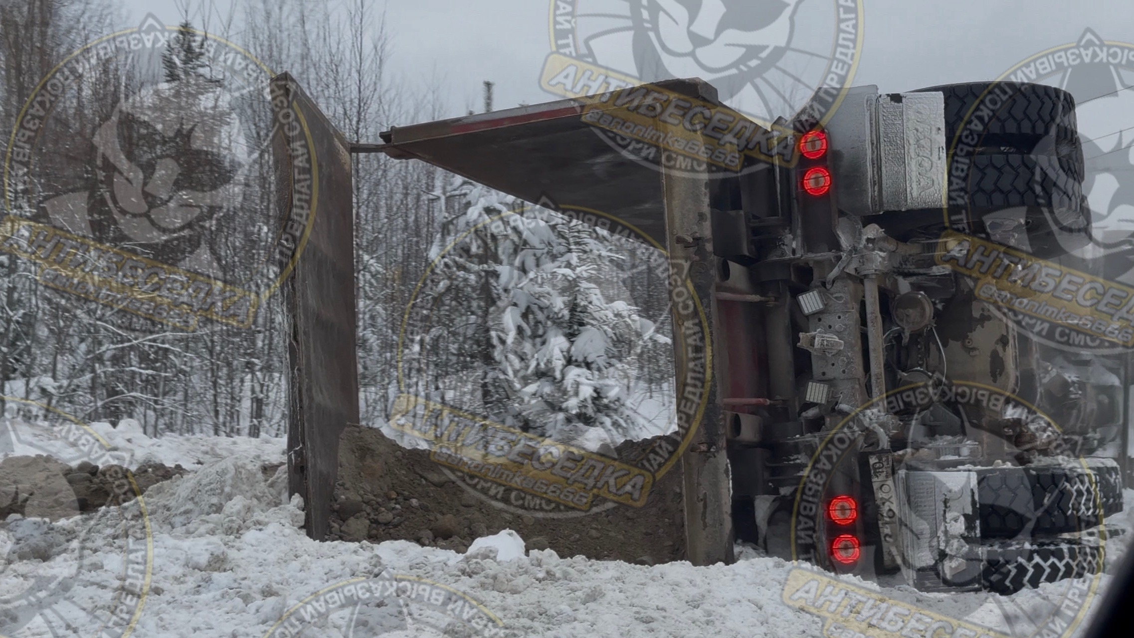 Грузовик и две легковушки столкнулись в Костомукше
