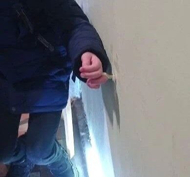 Спасатели вызволили из ловушки ребёнка в одном из подъездов Петрозаводска