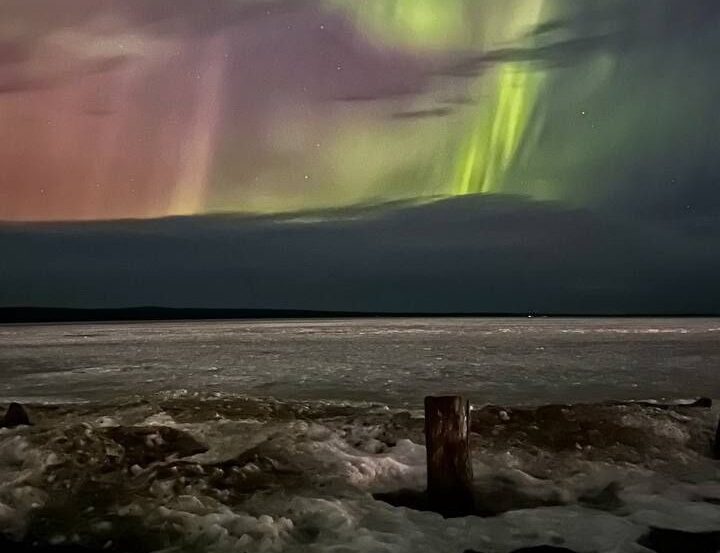 Северное сияние озарило небо над Петрозаводском