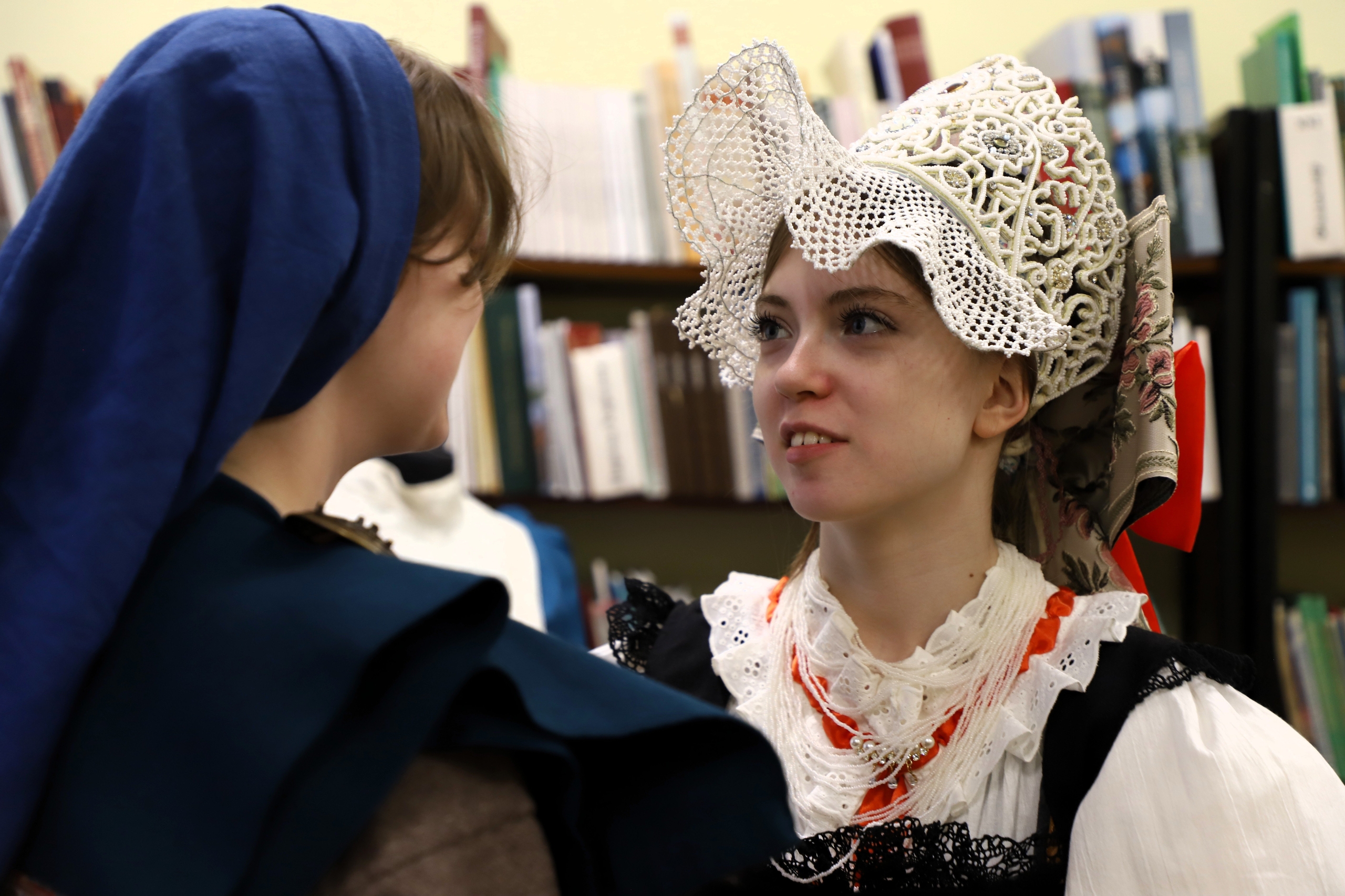 Школьники из Суоярви узнали о средневековых карельских нарядах и примерили их