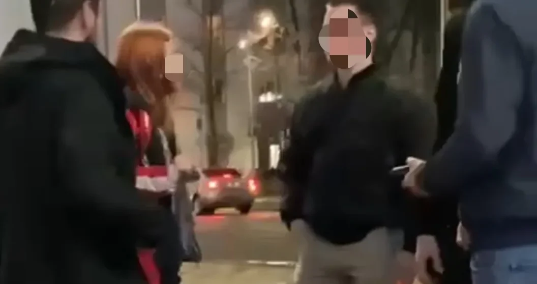 Инцидент в ТРЦ: полицейские Петрозаводска задержали мужчин, которые приставали к несовершеннолетней девочке