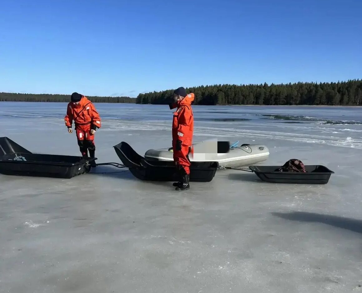 Водолазы нашли утонувшего в Муезерском округе рыбака