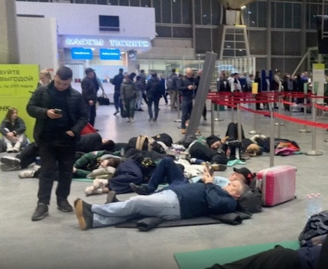 Беспилотники без остановки атакуют соседний с Карелией регион - отменили полсотни авиарейсов