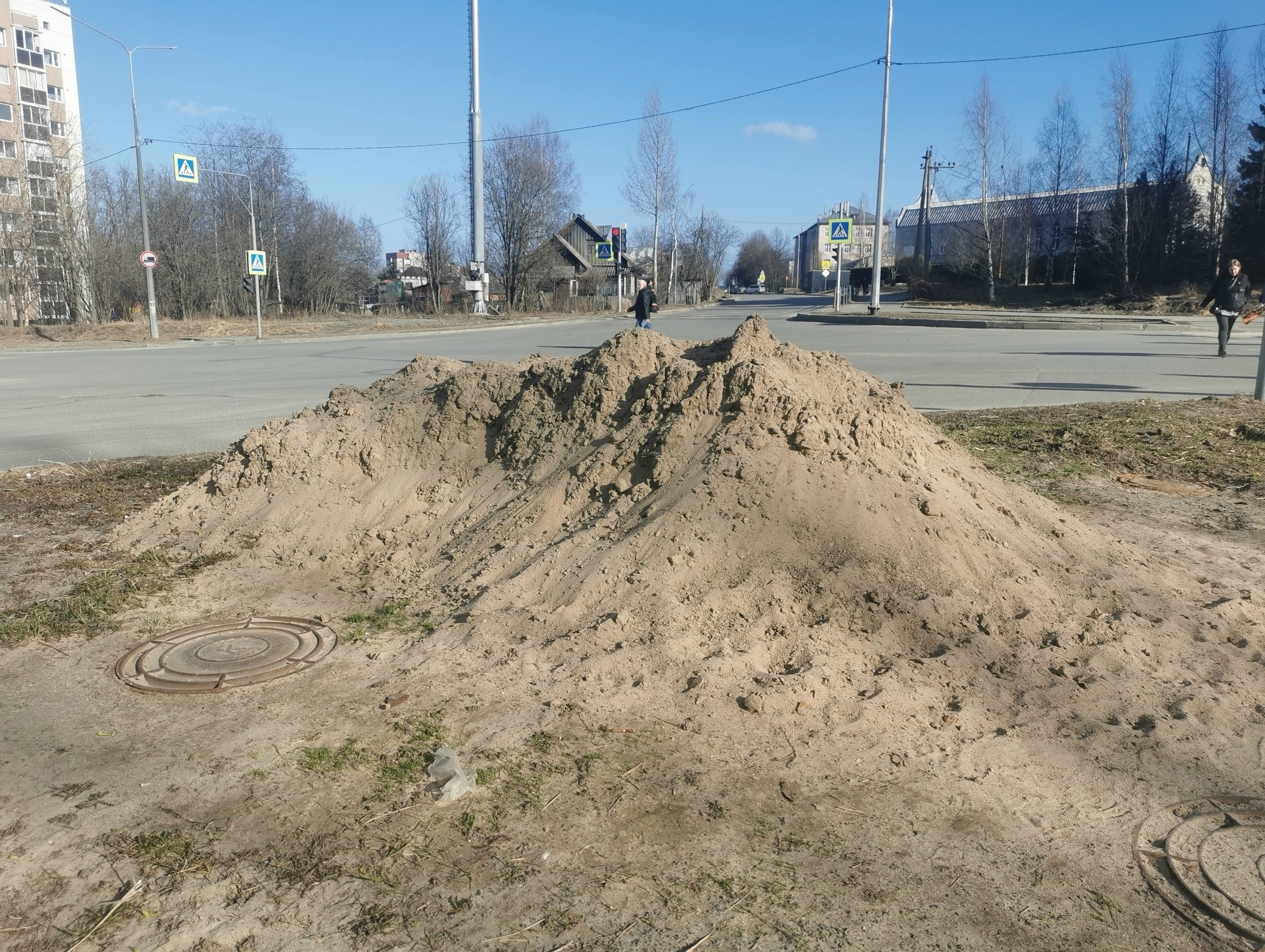«Песок на зубах»: жители Петрозаводска возмутились качеством уборки дорог