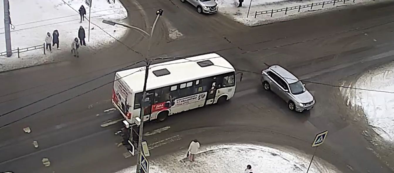 Водитель маршрутки устроил аварийную ситуацию в центре Петрозаводска