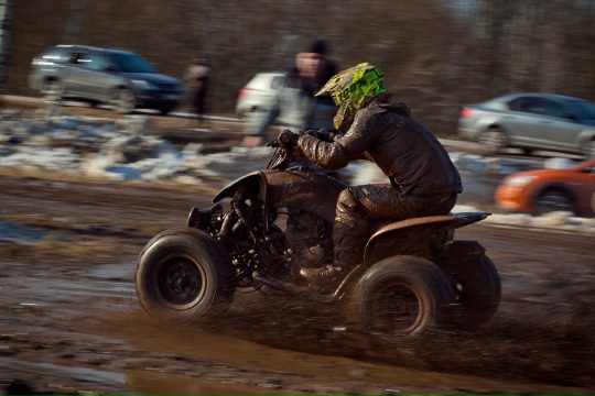 Квадроциклы поднимали фонтаны грязи:  в Олонецком районе состоялось первенство по квадрокроссу