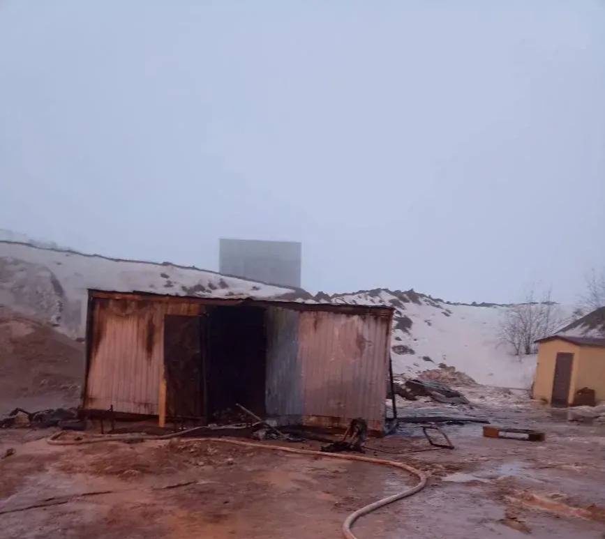 Бытовка загорелась в карьере Суоярвского округа