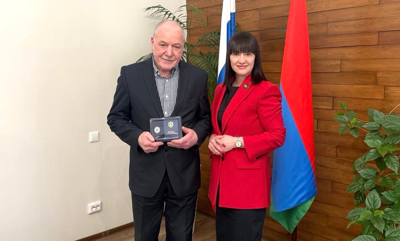 Руководитель зоокомплекса «Три медведя» Василий Попов награжден почетным знаком «За вклад в развитие Республики Карелия»