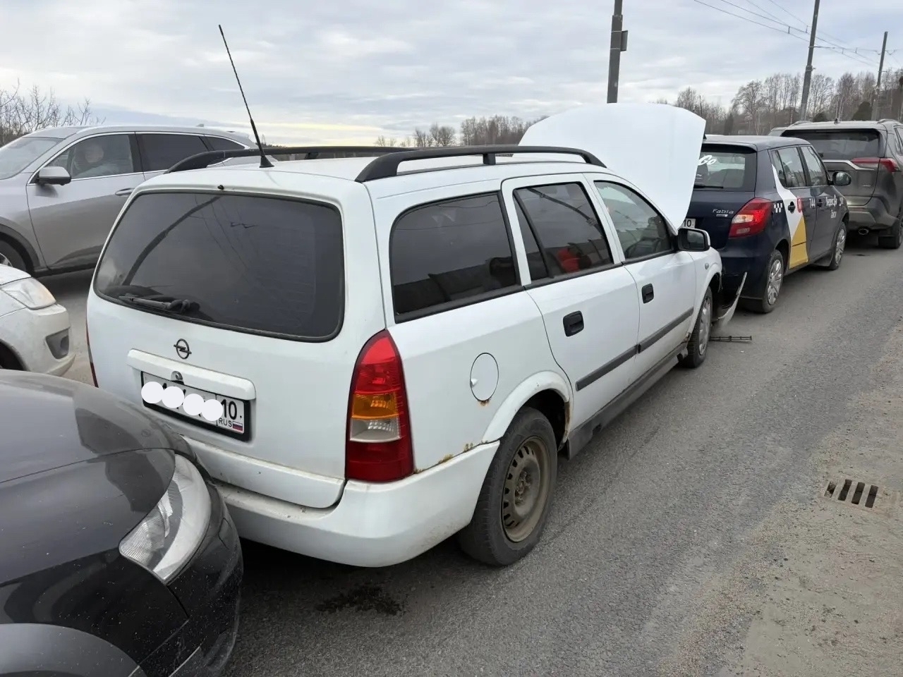 Четыре иномарки столкнулись на Гоголевском мосту в Петрозаводске