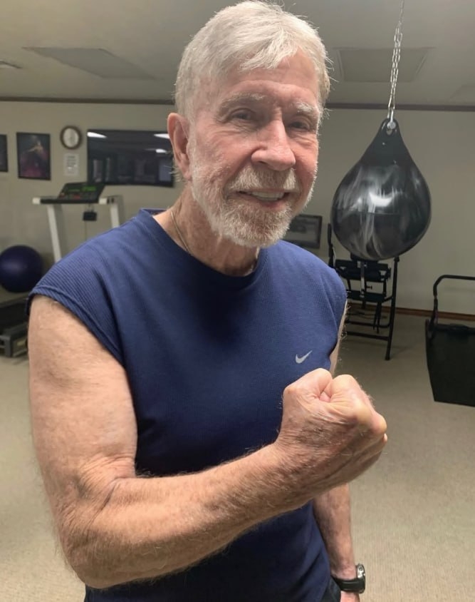 Умер легендарный актёр Чак Норрис