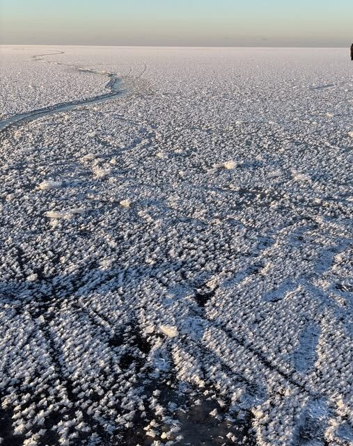 Лежал без признаков жизни: спасатели Сортавалы спасли мужчину на реке