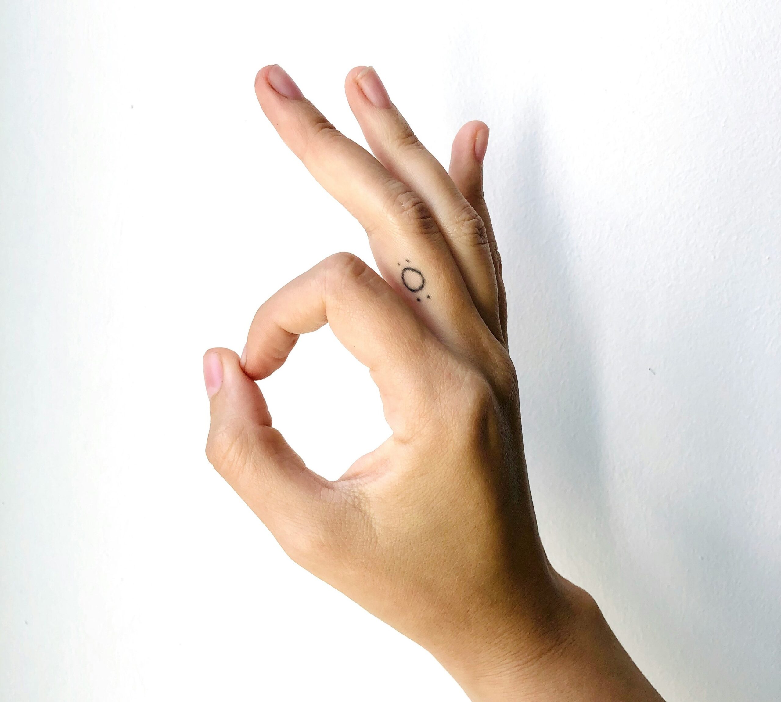 Психолог объяснила, почему люди пишут «оки» вместо «ок»