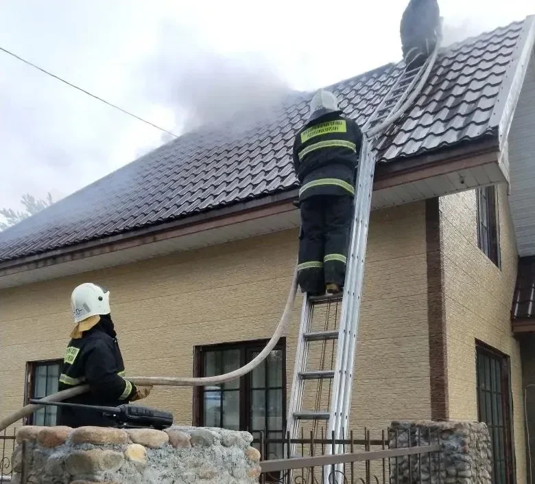 Жилой дом спасли от огня в поселке Карелии