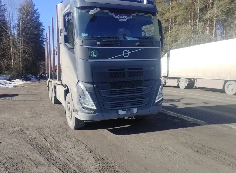 Водителя большегруза оштрафовали в Карелии за нарушение режима труда и отдыха на дороге