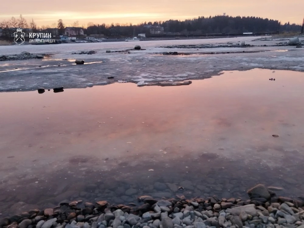 Мужчина с ребёнком в поисках пропавшей собаки попали в ловушку на острове в Сортавальском округе